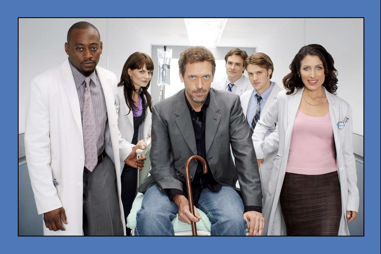 Η τηλεοπτική σειρά "Dr. House" συνδυάζει ιατρικά θέματα με δράμα, εστιάζοντας σε αληθινές ασθένειες και διαδικασίες διαφορικής διάγνωσης. Παρόλο που η πραγματικότητα διαφέρει από τη μυθοπλασία, υπάρχουν νοσοκομεία παγκοσμίως που προσφέρουν υψηλού επιπέδου διαγνωστικές υπηρεσίες, ενώ η Κύπρος υστερεί σε κλίμακα και εξειδίκευση.