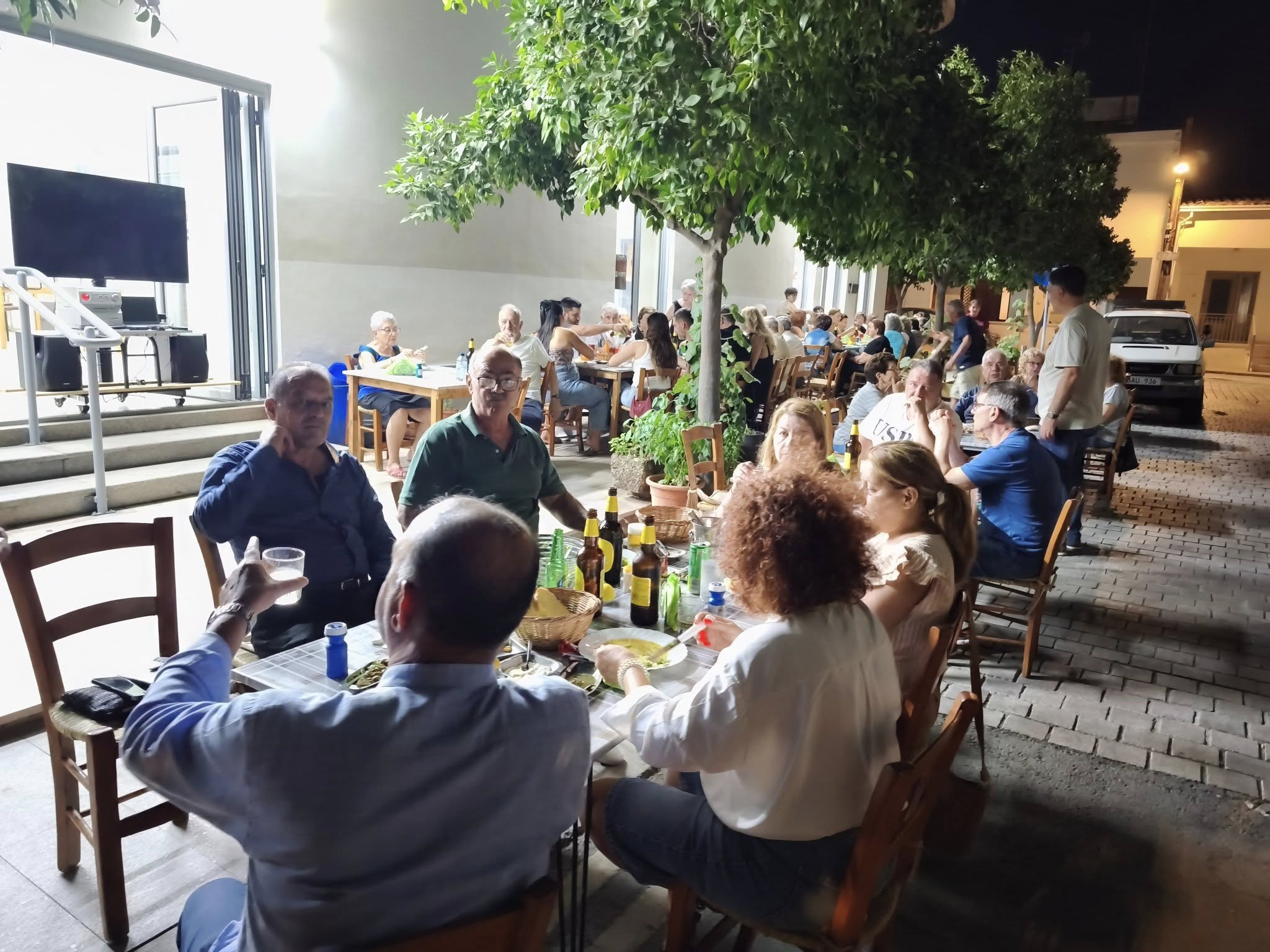 Sports Bars, Sports Pubs ή Sports Απάχικα (στη Λευκωσία)